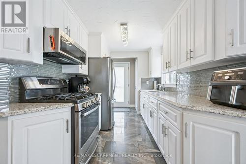 847 Doon Village Road, Kitchener, ON - Indoor Photo Showing Kitchen With Upgraded Kitchen