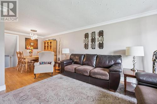 847 Doon Village Road, Kitchener, ON - Indoor Photo Showing Living Room