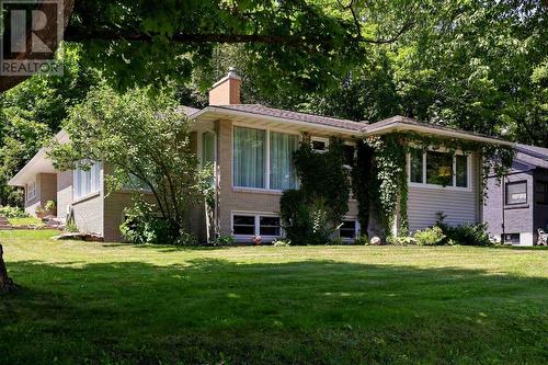 10 Thorneloe CRES  Sault Ste. Marie, ON P6A 4J3