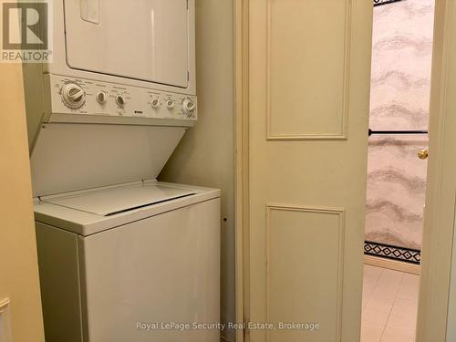10 - 20 Glebe Road W, Toronto, ON - Indoor Photo Showing Laundry Room