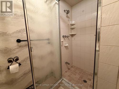 10 - 20 Glebe Road W, Toronto, ON - Indoor Photo Showing Bathroom