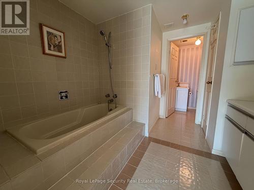 10 - 20 Glebe Road W, Toronto, ON - Indoor Photo Showing Bathroom