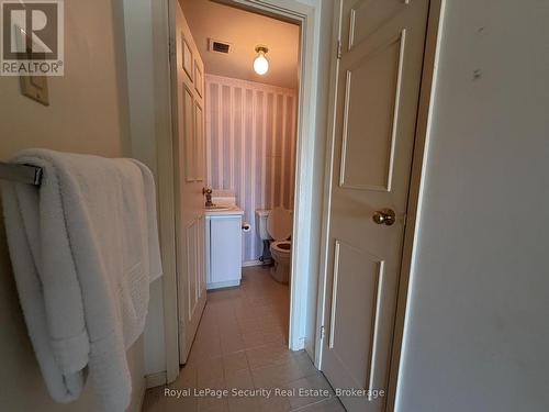 10 - 20 Glebe Road W, Toronto, ON - Indoor Photo Showing Bathroom