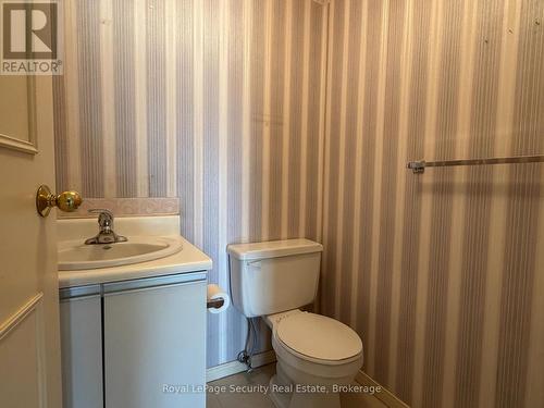 10 - 20 Glebe Road W, Toronto, ON - Indoor Photo Showing Bathroom
