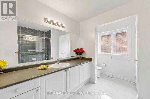 87 River Ridge Boulevard, Aurora, ON - Indoor Photo Showing Bathroom