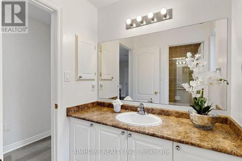 87 River Ridge Boulevard, Aurora, ON - Indoor Photo Showing Bathroom
