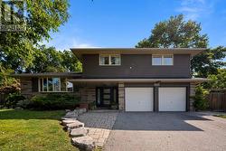 325 FAIRVIEW DRIVE  Whitby, ON L1N 3A7