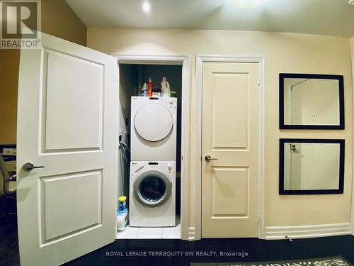 2012 - 8 The Esplanade, Toronto, ON -  Photo Showing Laundry Room