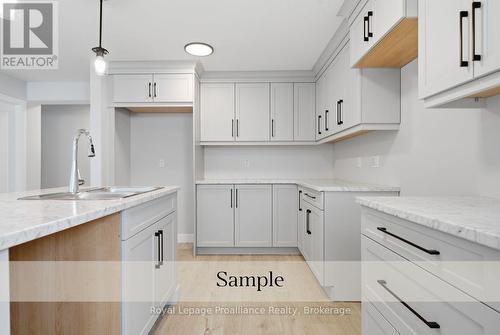 119 Hastings Park Drive, Belleville (Belleville Ward), ON - Indoor Photo Showing Kitchen