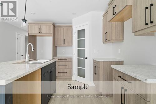 119 Hastings Park Drive, Belleville (Belleville Ward), ON - Indoor Photo Showing Kitchen With Upgraded Kitchen