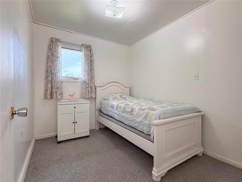 1043 7Th Street, Brandon, MB - Indoor Photo Showing Bedroom
