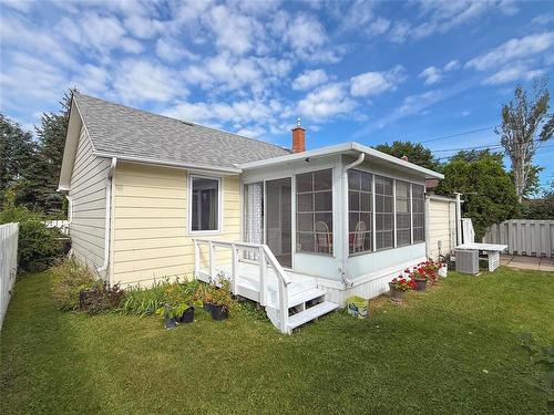 1043 7Th Street, Brandon, MB - Outdoor