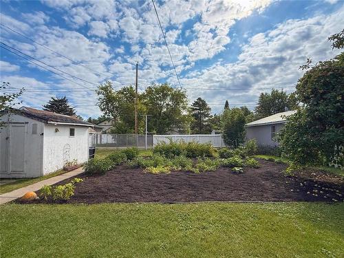 1043 7Th Street, Brandon, MB - Outdoor