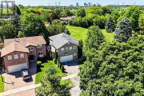 145 OLD SURREY LANE  Richmond Hill, ON L4C 6R9