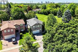 145 OLD SURREY LANE Richmond Hill, ON L4C 6R9