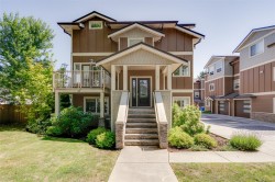 #1-2923 Shelbourne St Victoria, BC V8R 4M7