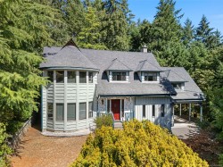 2159 Wildwood Dr Duncan, BC V9L 5V7