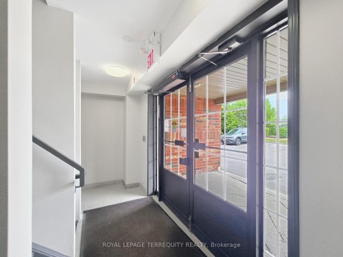 3-141 Isaac Devins Boulevard, Toronto, ON - Indoor Photo Showing Other Room