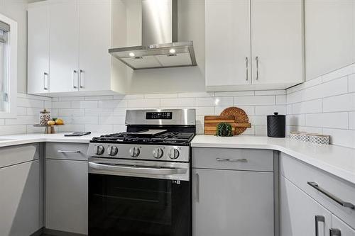 328 River Trail Dr, West St Paul, MB - Indoor Photo Showing Kitchen With Upgraded Kitchen