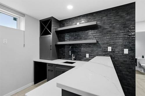 328 River Trail Dr, West St Paul, MB - Indoor Photo Showing Kitchen