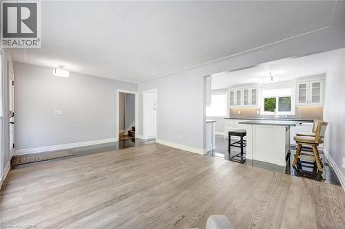 5372 Spruce Avenue, Burlington, ON - Indoor