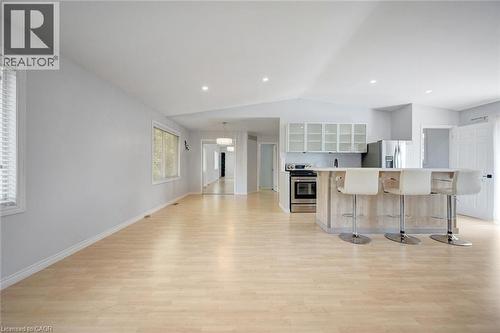 5372 Spruce Avenue, Burlington, ON - Indoor