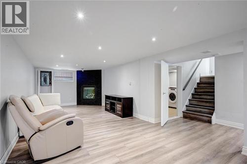 5372 Spruce Avenue, Burlington, ON - Indoor