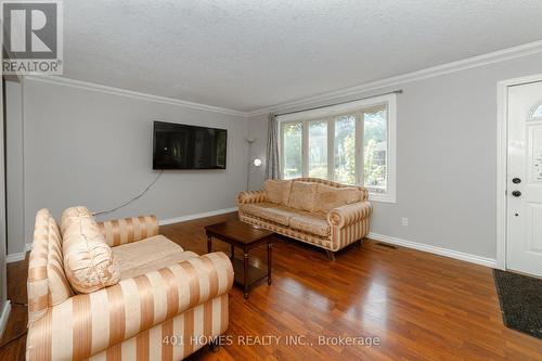 39 Patricia Street, St. Thomas, ON - Indoor Photo Showing Living Room