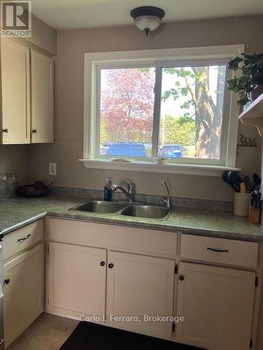 #20 - 41 Rhonda Road, Guelph (Willow West/Sugarbush/West Acres), ON - Indoor Photo Showing Kitchen With Double Sink