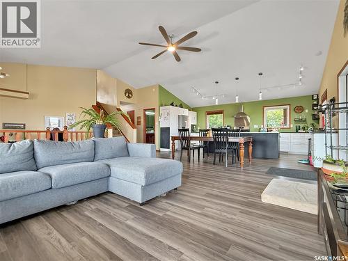 Chant Acreage, Swift Current Rm No. 137, SK - Indoor Photo Showing Living Room