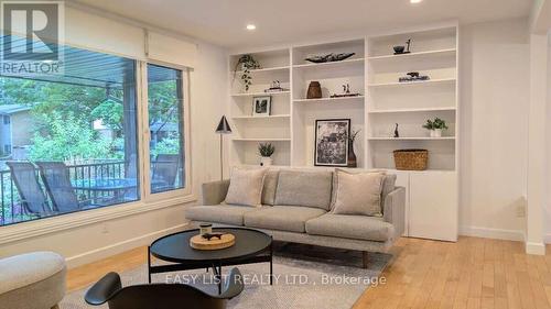 1895 Savoy Place, Ottawa, ON - Indoor Photo Showing Living Room