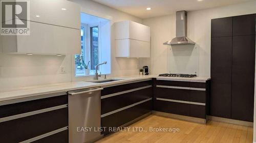 1895 Savoy Place, Ottawa, ON - Indoor Photo Showing Kitchen