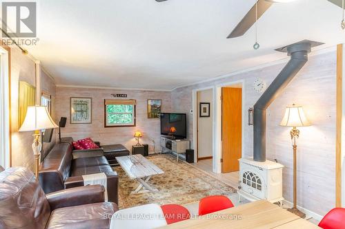 3 B1 Road, Rideau Lakes, ON - Indoor Photo Showing Living Room