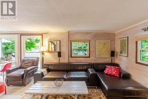 3 B1 Road, Rideau Lakes, ON - Indoor Photo Showing Living Room