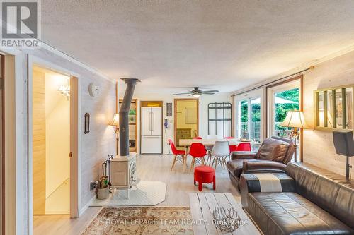 3 B1 Road, Rideau Lakes, ON - Indoor Photo Showing Living Room