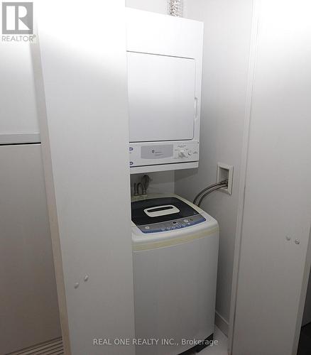 3505 - 110 Charles Street E, Toronto, ON - Indoor Photo Showing Laundry Room