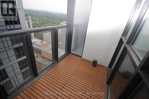 3505 - 110 Charles Street E, Toronto, ON - Outdoor