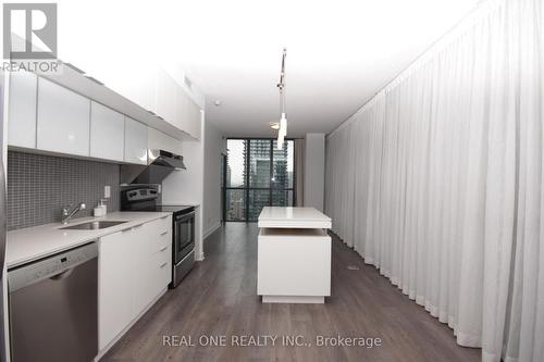 3505 - 110 Charles Street E, Toronto, ON - Indoor Photo Showing Kitchen
