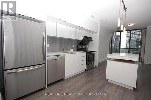 3505 - 110 Charles Street E, Toronto, ON - Indoor Photo Showing Kitchen