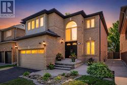 15 KLAMATH COURT  Vaughan, ON L6A 2L7