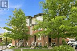 17 - 125 TALL PINES PRIVATE  Ottawa, ON K2H 1G9