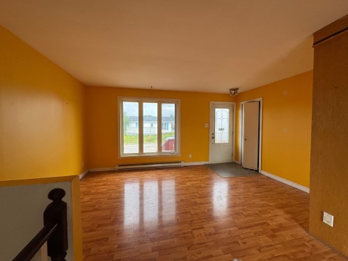 Salon - 18 Rue Thibault, Sept-Îles, QC - Indoor Photo Showing Other Room