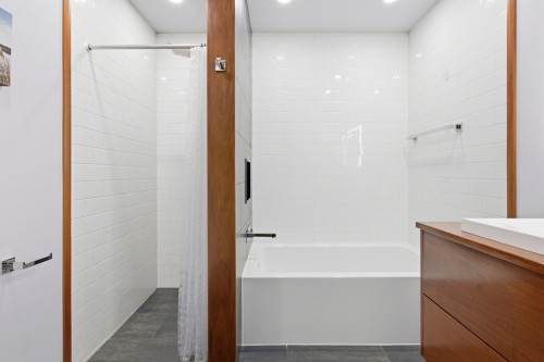 Salle de bains - 138 45E Avenue, Saint-Eustache, QC - Indoor Photo Showing Bathroom