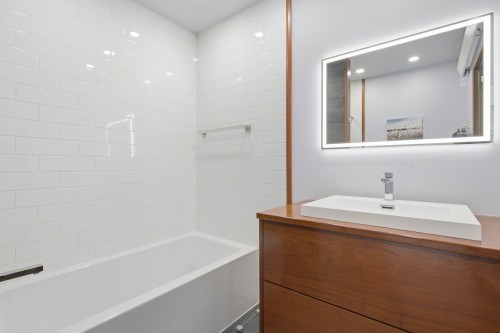 Salle de bains - 138 45E Avenue, Saint-Eustache, QC - Indoor Photo Showing Bathroom