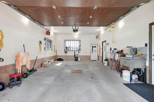 Garage - 138 45E Avenue, Saint-Eustache, QC - Indoor Photo Showing Garage