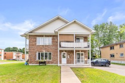 605 Rue Dumont  Saint-Jérôme, QC J7Z 3V3