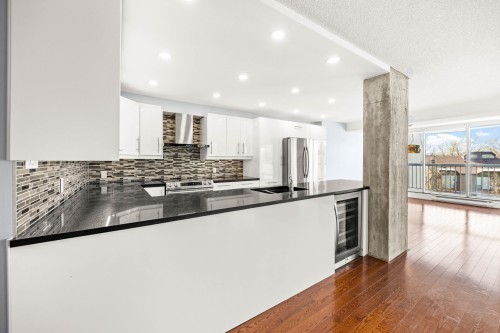Cuisine - 301-30 Rue Berlioz, Montréal (Verdun/Île-Des-Soeurs), QC - Indoor Photo Showing Kitchen With Upgraded Kitchen