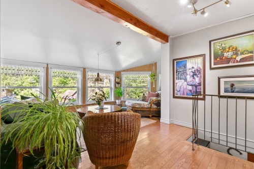 Salle familiale - 2933 Ch. Des Lacs, Mont-Blanc, QC - Indoor