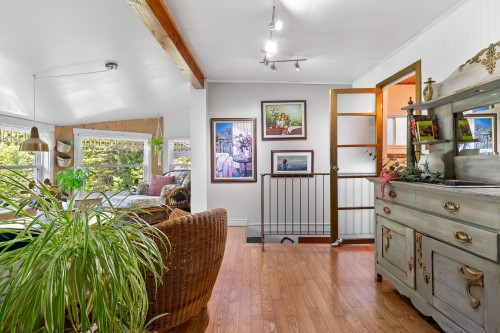 Salle familiale - 2933 Ch. Des Lacs, Mont-Blanc, QC - Indoor