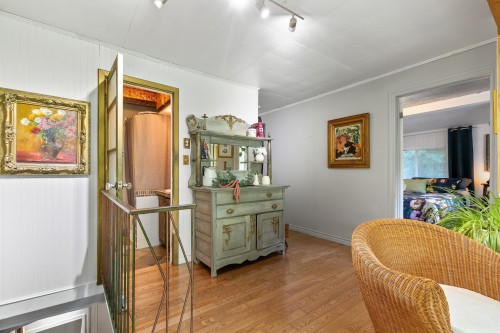 Salle familiale - 2933 Ch. Des Lacs, Mont-Blanc, QC - Indoor